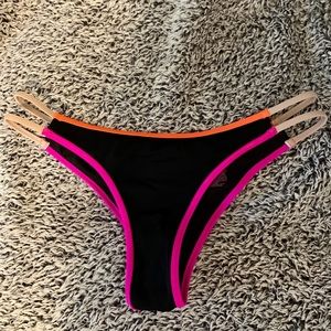 Victoria's Secret Swim - Victoria’s Secret ITSY bikini bottoms Victoria's Secret Swim - Victoria’s Secret ITSY bikini bottoms